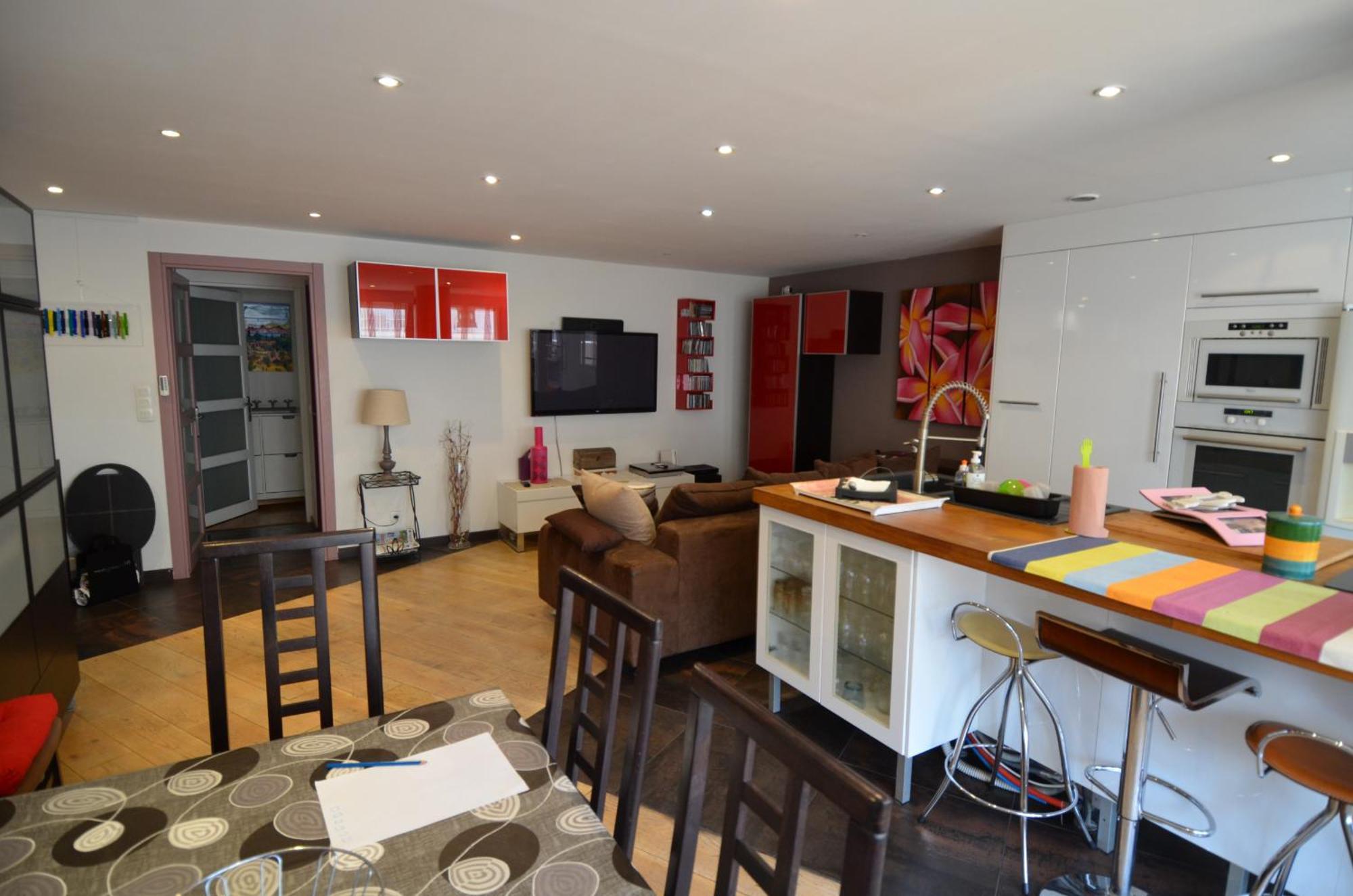 6 Personnes Avec Terrasse Et Jacuzzi Plein Cœur Centre-ville Quartier Du Port De Nice
