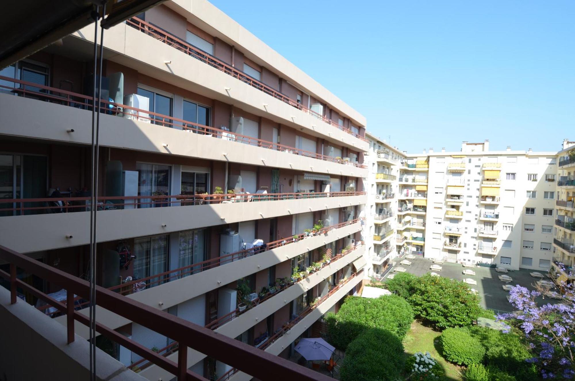 Siena - 6 Personnes Avec Terrasse Et Jacuzzi Plein Coeur Centre-ville Quartier Du Port De Apartment