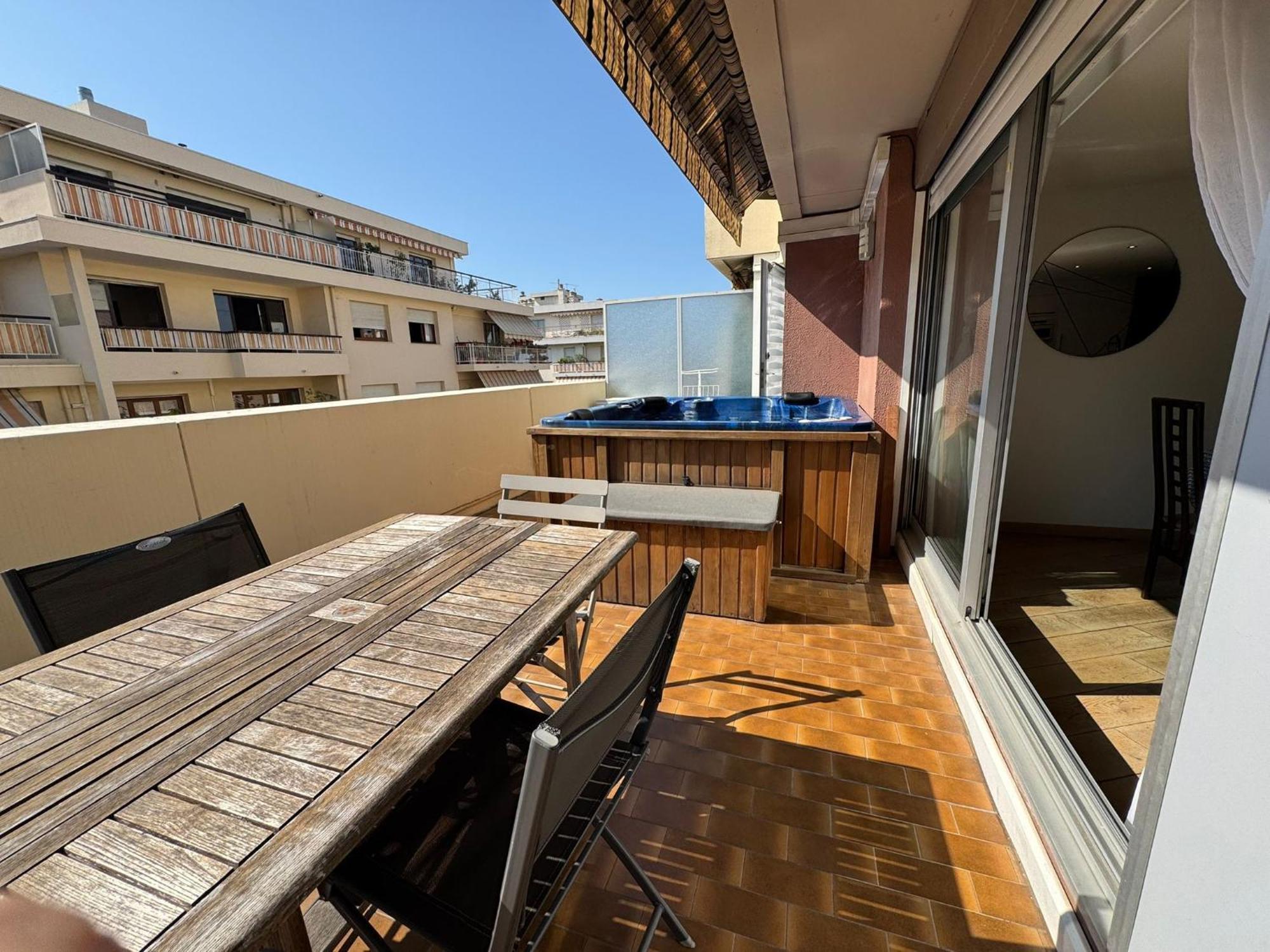 Siena - 6 Personnes Avec Terrasse Et Jacuzzi Plein Coeur Centre-ville Quartier Du Port De Apartment Nizza